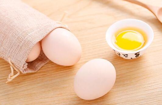 鸡蛋没煮熟吃了有害吗