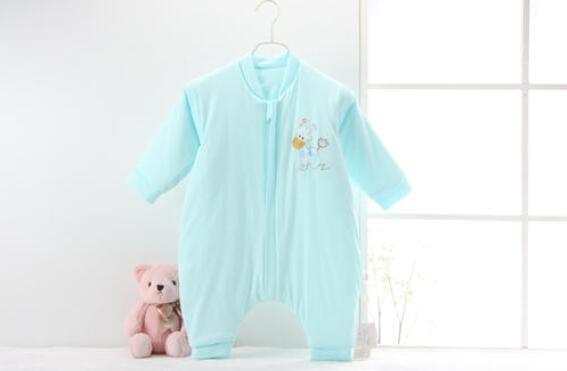 分腿睡袋脚露外面，要穿袜子吗？