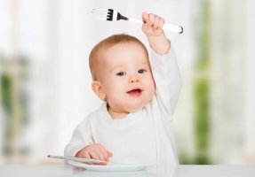 聪明宝宝常有的5个特征，婴儿吃手只是其中一个