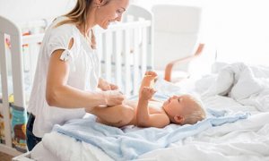 掌握这些技巧，给宝宝换纸尿裤会更轻松