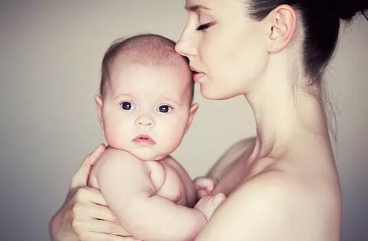 宝宝多大可以竖着抱？抱宝宝有学问