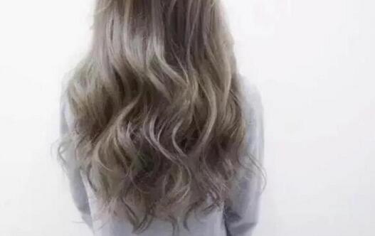 哺乳期可以烫染头发吗