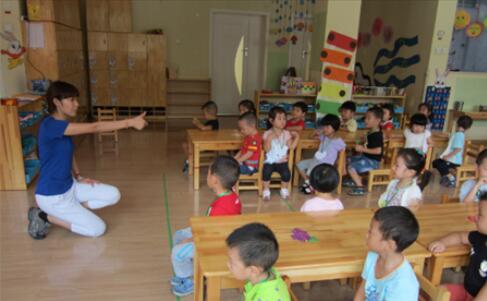 幼儿园中班《企鹅排队》数学教案