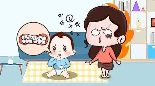 婴儿吃手怎么办？要不要阻止？