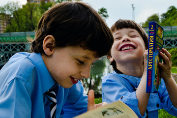 带三点水的名字男孩