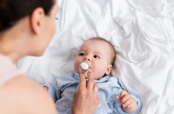 婴儿用安抚奶嘴的利弊