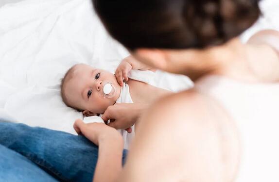 婴儿用安抚奶嘴的利弊