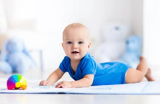 8个月宝宝不会爬要不要紧？如何训练宝宝爬？