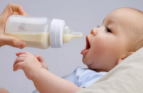 婴儿不爱喝水怎么办