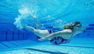 孕期游泳的好处多，快动起来吧