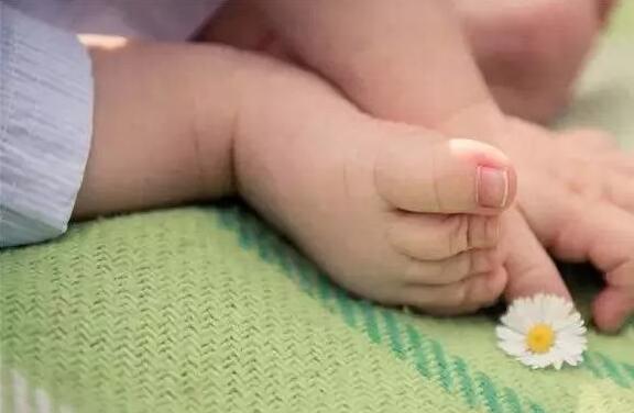 夏天宝宝到底能不能睡凉席