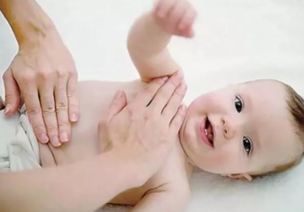 新生儿睡觉打嗝怎么办