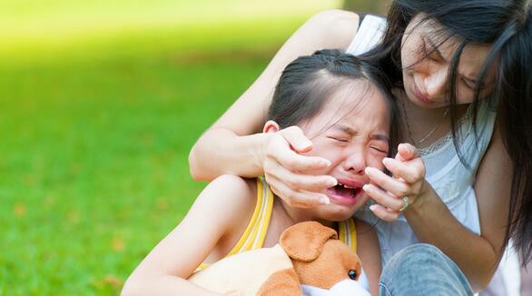 孩子打人怎么办？父母这样做，比骂一顿更有效