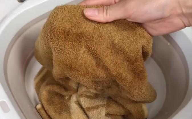 毛巾变硬又黄又臭 洗毛巾小妙招