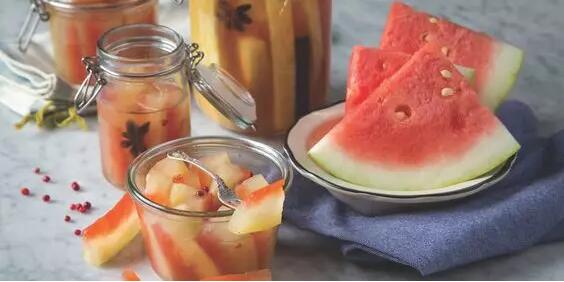 西瓜皮的作用多 西瓜皮吃完不要扔