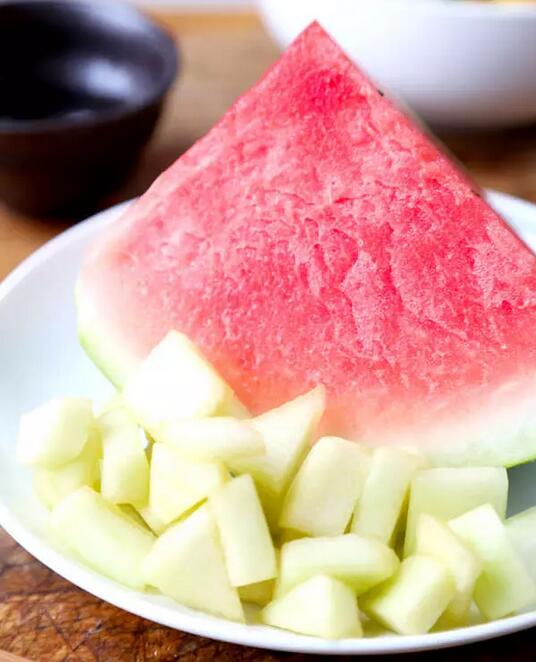 西瓜皮的作用多 西瓜皮吃完不要扔