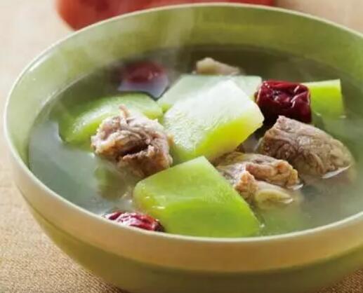 西瓜皮的作用多 西瓜皮吃完不要扔