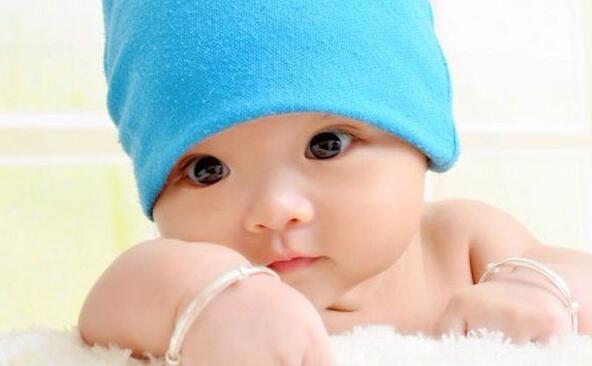 新生儿眼屎多是什么原因