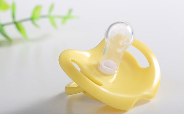 安抚奶嘴的利弊 安抚奶嘴什么时候用