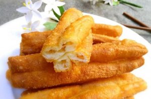 晚上发面早上炸油条的做法（不用泡打粉）