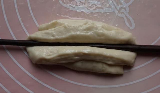 晚上发面早上炸油条的做法