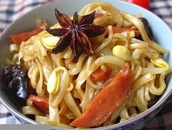 豆芽焖面