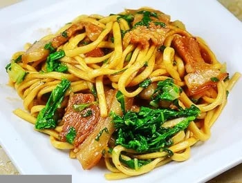 五花肉青菜焖面