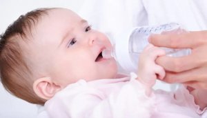 宝宝睡前那顿奶，多大可以戒？