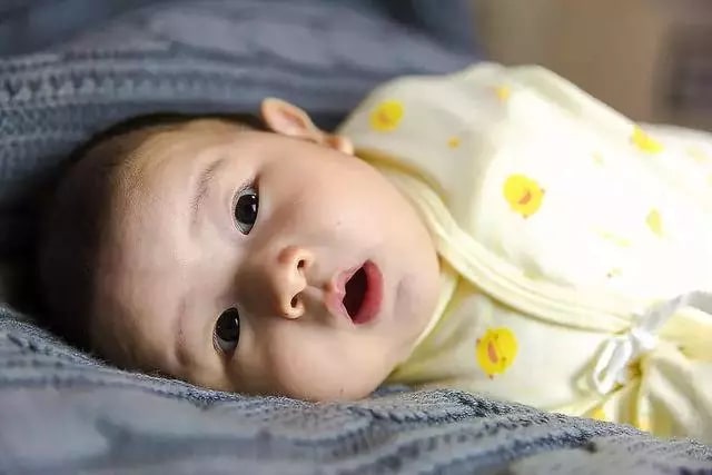 1-12个月宝宝每月喂养知识要领