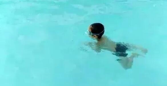 几岁适合学游泳 儿童学游泳注意事项