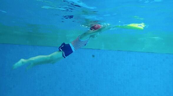 几岁适合学游泳 儿童学游泳注意事项