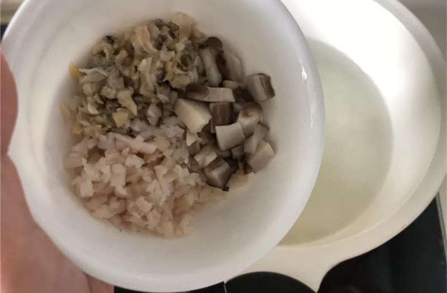 9个月婴儿食谱 生菜干贝花蛤粥的做法