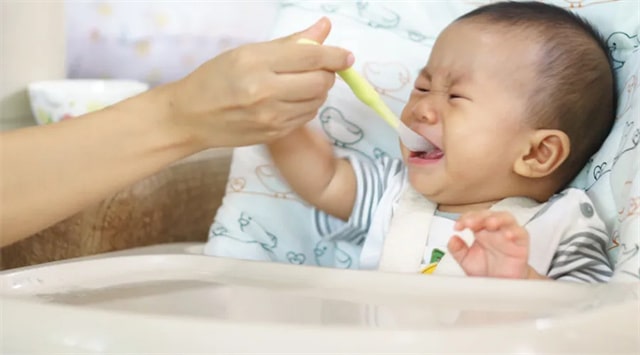 孩子自主吃饭的黄金期是什么时候