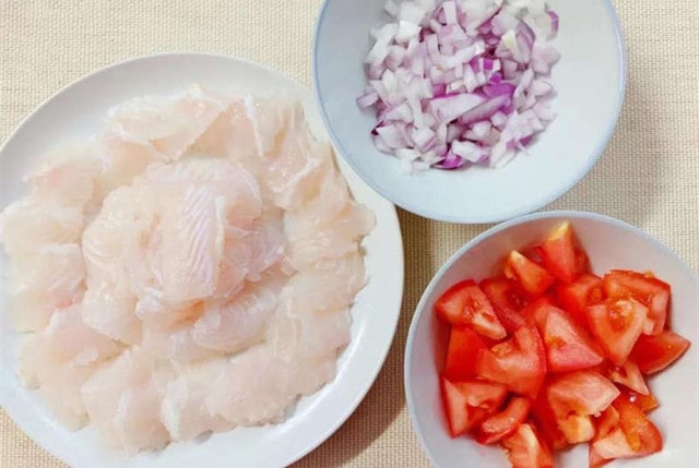 番茄洋葱烩巴沙鱼的做法 一岁宝宝食谱