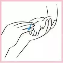 婴儿抚触这8个部位的好处多