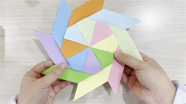 卡纸七彩飞镖的折法怎么折简单
