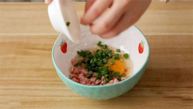 鸡蛋手抓饼的做法