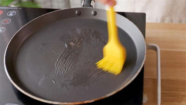 鸡蛋手抓饼的做法