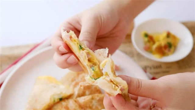 鸡蛋手抓饼的做法