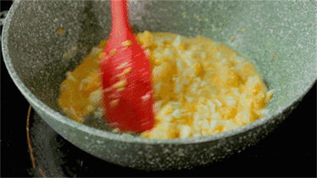 宝宝吃蟹黄豆腐的做法