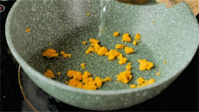 宝宝吃蟹黄豆腐的做法