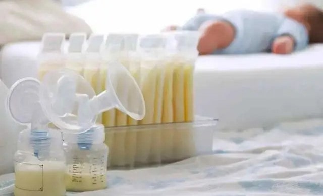 哺乳期如何用手挤奶和用吸奶器吸奶？