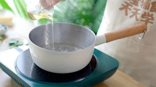 青酱虾仁意面的做法