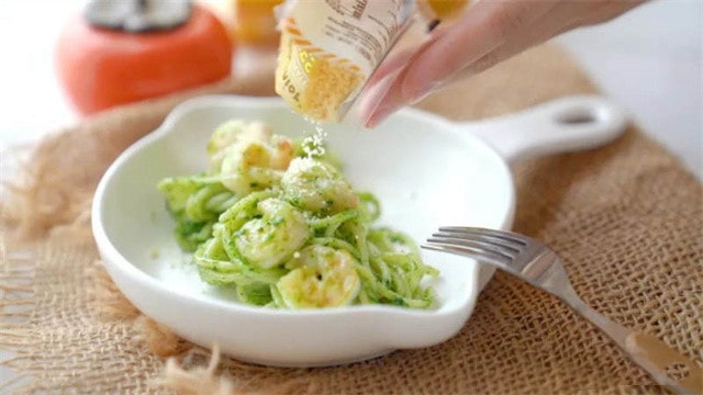 青酱虾仁意面的做法