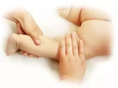 婴儿抚触的好处 婴儿抚触10招式
