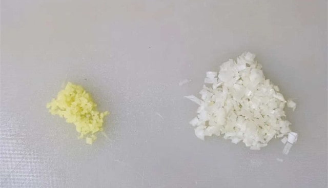 无蛋豆腐牛肉饼的做法