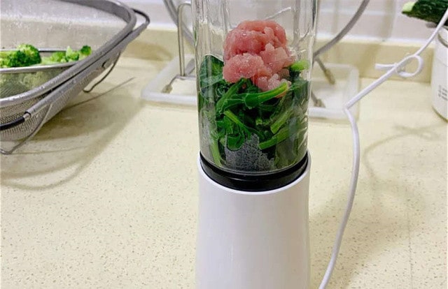 蔬菜肉泥小鱼面的做法 1岁宝宝食谱