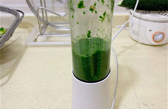 蔬菜肉泥小鱼面的做法 1岁宝宝食谱