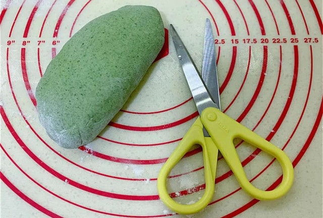 蔬菜肉泥小鱼面的做法 1岁宝宝食谱