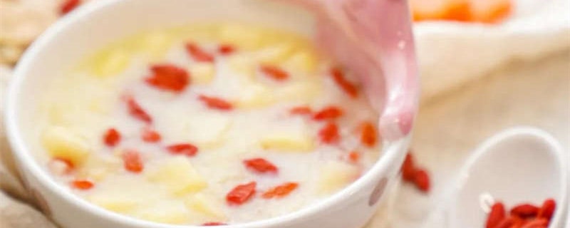 苹果枸杞小米粥的做法